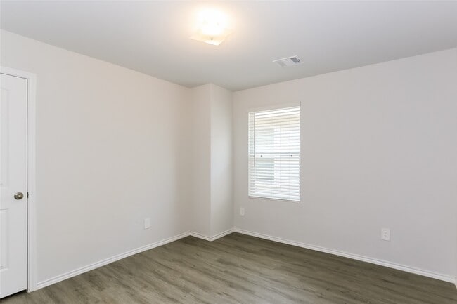 Building Photo - 21510 Kimro Ln