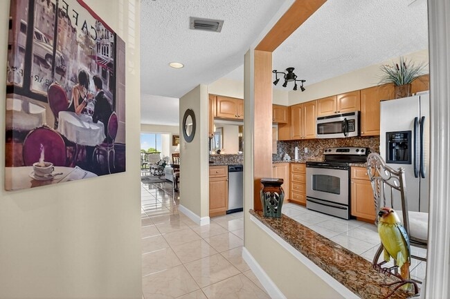 Building Photo - 14460 Strathmore Ln