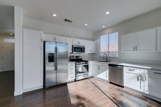 Building Photo - 2-Story Home  3 bedroom 2 bath in Summerlin