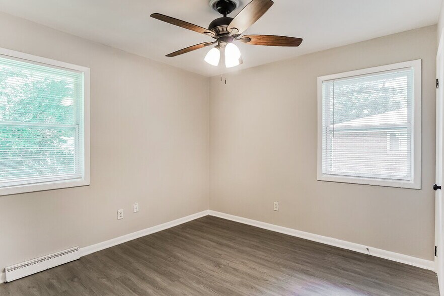 Building Photo - 748 Barclay Ln