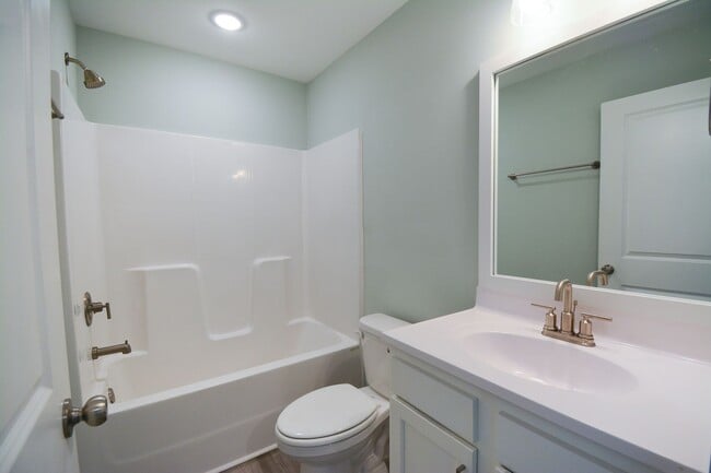 Building Photo - BEAUTIFUL! 2 Bedroom with Flex Space Townhome in Sneads Ferry