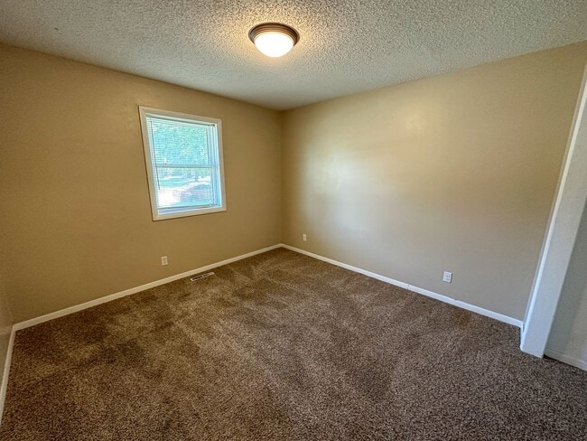 Building Photo - 1317 Woodstock Ave