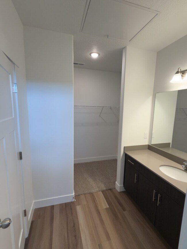 Building Photo - BRAND NEW Condo in Herriman!!!