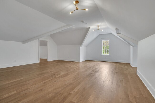 Building Photo - 824 Russleo Dr