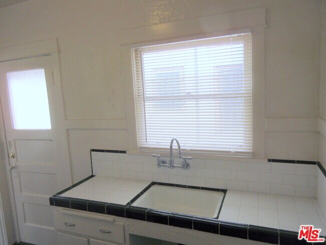 Building Photo - 1137 Lodi Pl