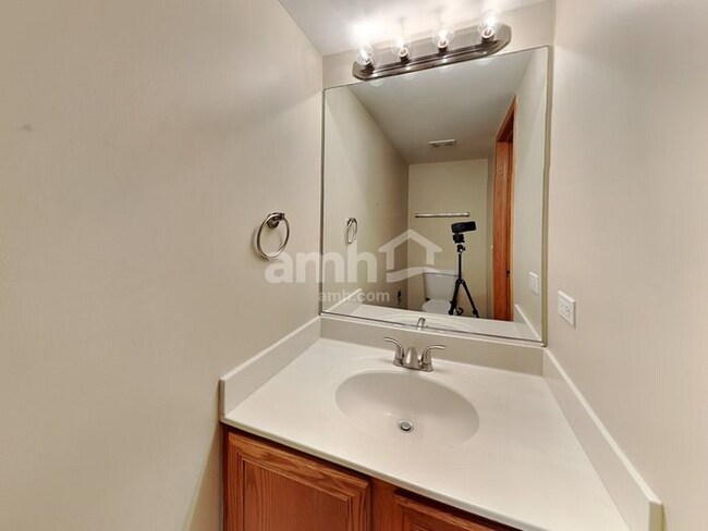 Building Photo - 5518 Stonybrook Dr