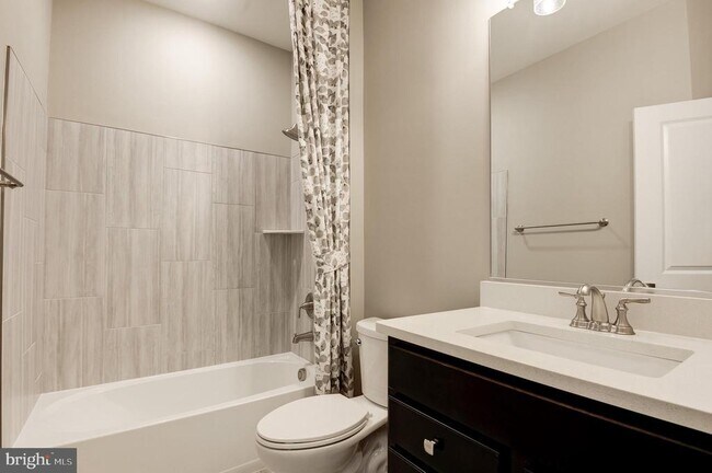 Building Photo - 135 Wake Robin Ct
