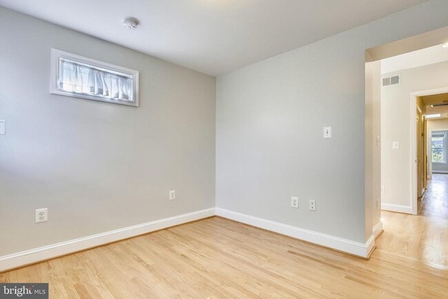 Building Photo - 119 N Peyton St