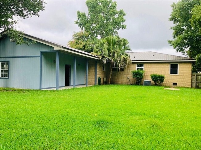 Building Photo - 107 S Lake Dr
