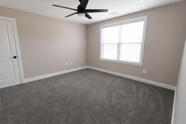 Building Photo - 36 Littleton Way