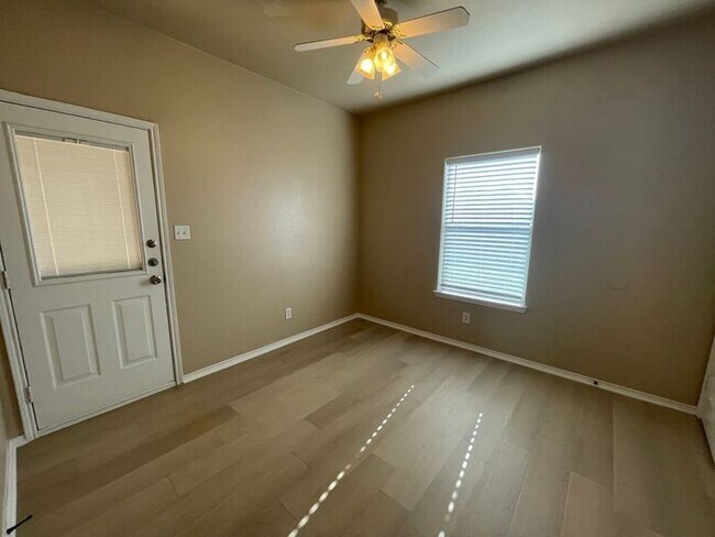 Building Photo - ((FREE RENT $$$))) (((3/2)))Duplex Home @ Perfect Weatherford Location~ CHARMING Country Setting~...