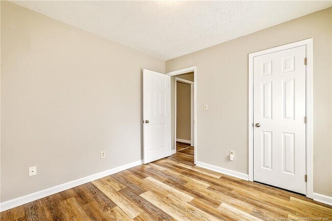 Building Photo - 5928 Lively Ct