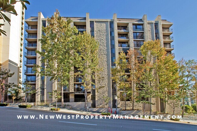 Building Photo - Renovated Cortez Hill 2 Bedroom at Symphon...