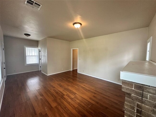Building Photo - 750 Jenkins Ave