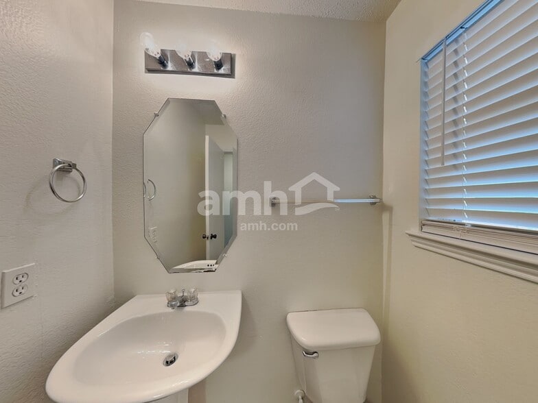 Building Photo - 4026 Holly Leaf Ct