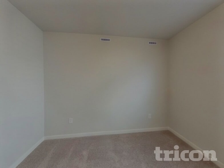 Building Photo - 2214 Flower Blossom Ave