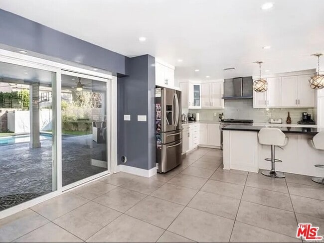 Building Photo - 6140 Rhodes Ave