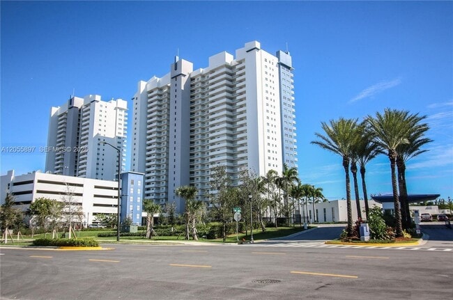Building Photo - 14951 Royal Oaks Ln