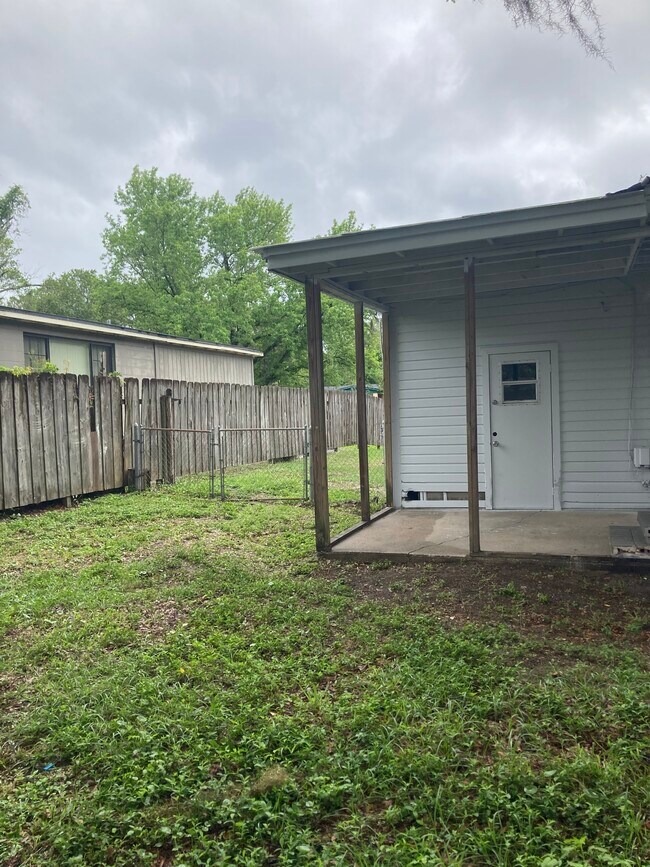 Building Photo - 6923 Gaillardia Rd S