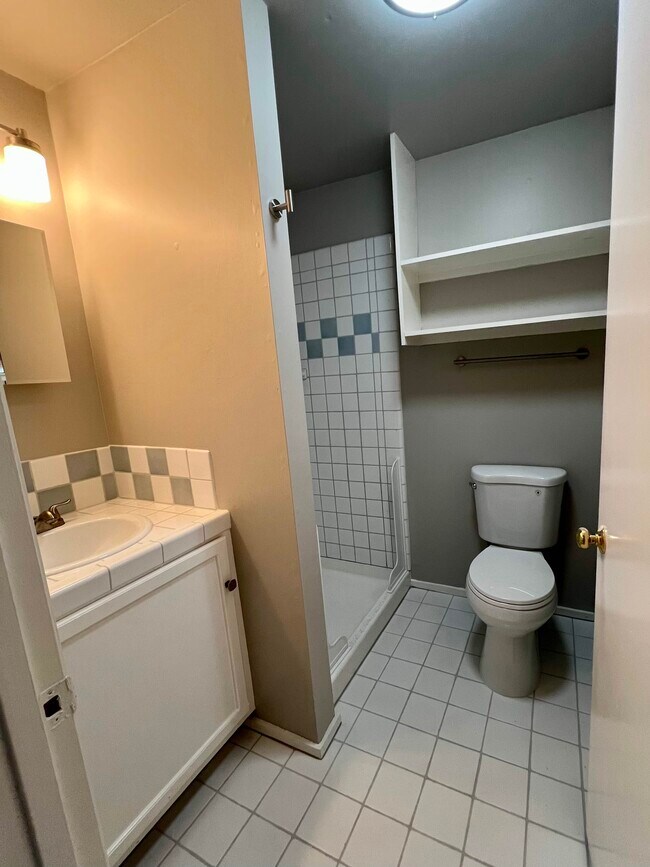 Building Photo - 211 13th Ave