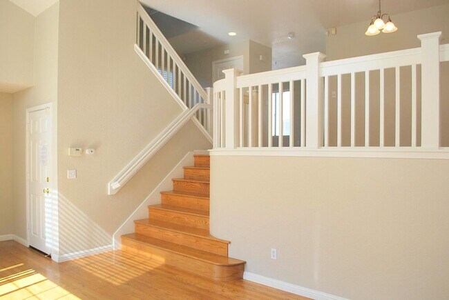 Building Photo - Sharp & Contemporary Townhouse in Beautiful Danville!
