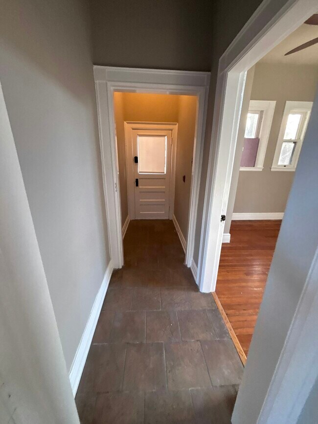 Building Photo - 509 Monroe Ave