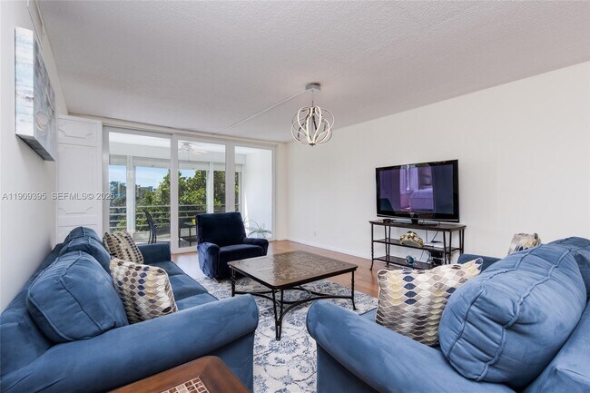 Building Photo - 2671 S Course Dr