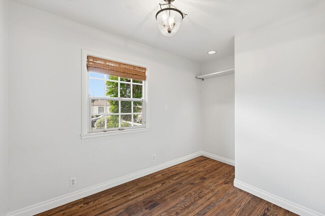 Building Photo - 3421 Buena Vista St