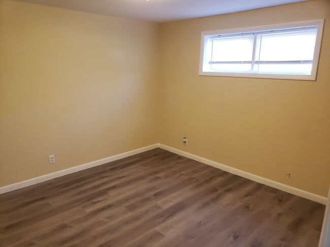 Building Photo - Triplex - 2 Bdrm/1Bath  Kingsport TN