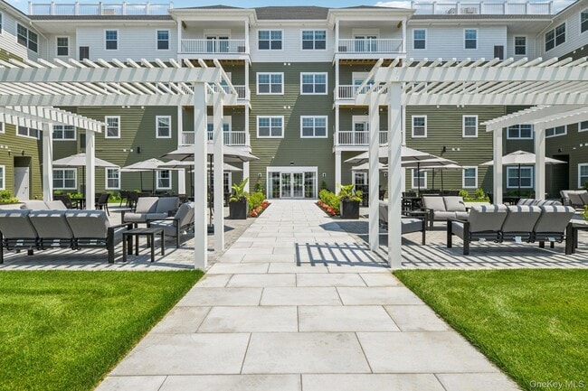 Building Photo - 4180 Sunrise Hwy