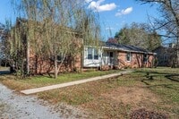 Building Photo - 1065 Lakeland Dr