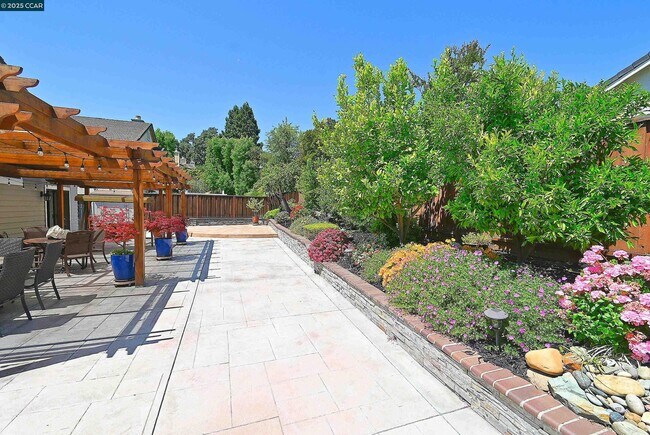 Building Photo - 800 Beaver Creek Ct