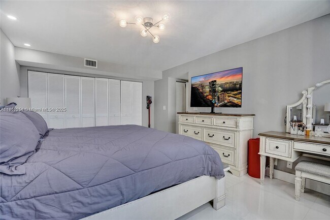 Building Photo - 2301 S Ocean Dr