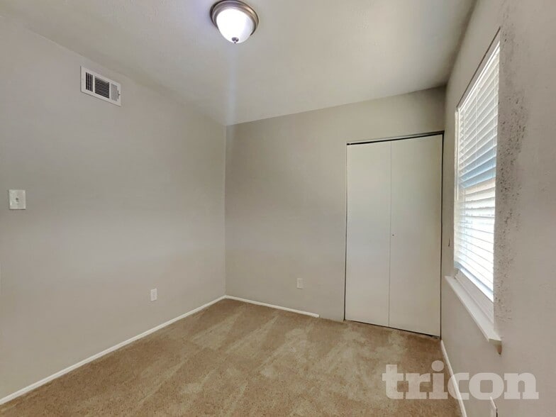 Building Photo - 24022 4 Sixes Ln