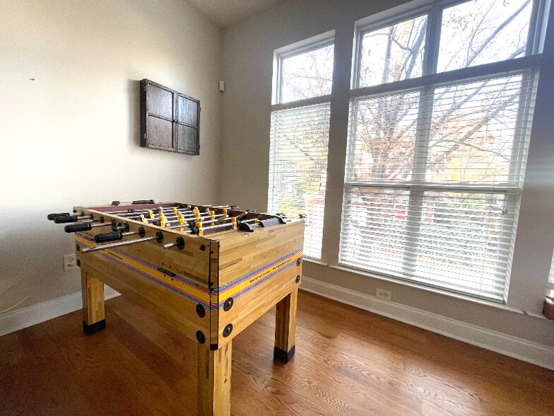 Building Photo - 914 Garden District Dr