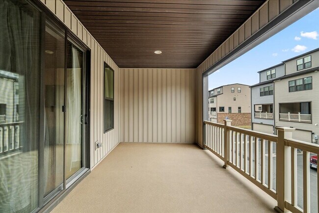 Building Photo - Stunning Luxury Townhome for Rent in Westmoore!