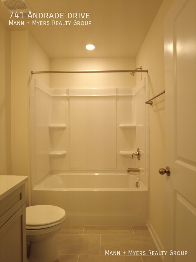 Building Photo - 741 Andrade Dr