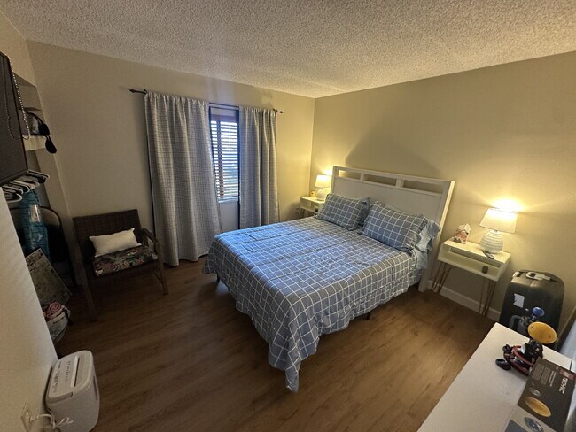 Building Photo - DIRECT RIVER CONDO