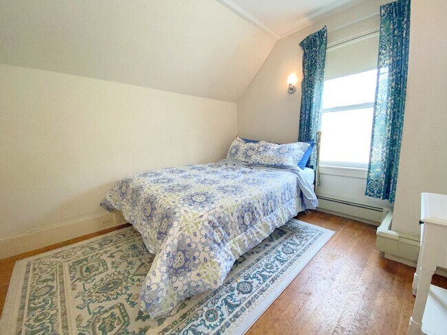 Building Photo - Winter Rental: Hodgkins Cottage