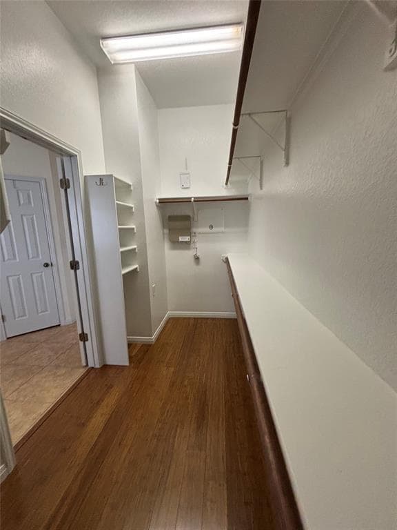 Building Photo - 2412 Tivoli Dr