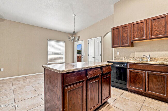 Building Photo - 7008 Faxon Dr