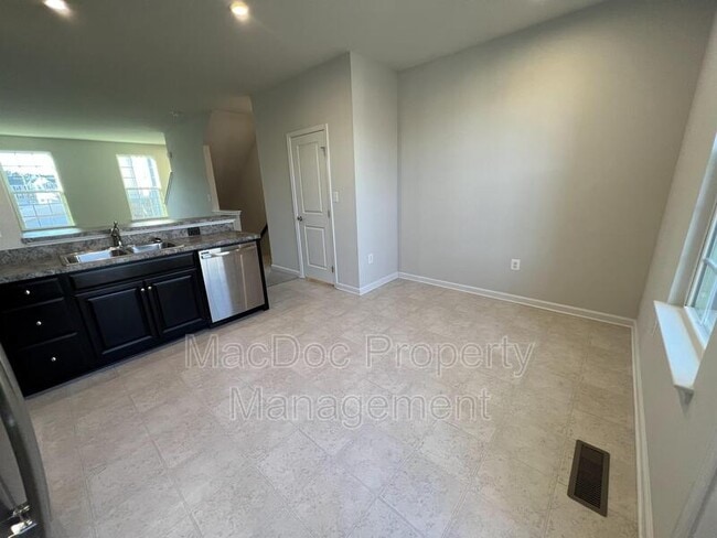 Building Photo - 505 Rolling Valley Dr