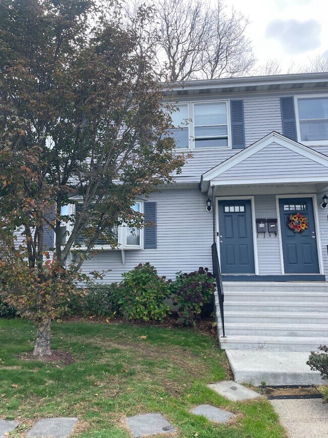 Primary Photo - 115 Benson St