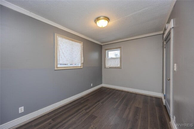 Building Photo - 68 Sirret St