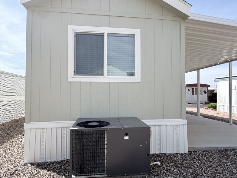 Building Photo - 925 N Plaza Dr