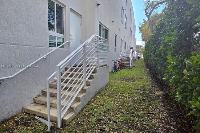 Building Photo - 2535 NE 193rd St