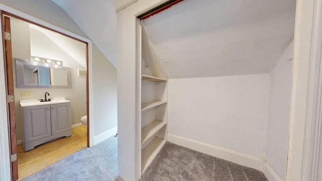 Building Photo - Madison/W.95th neighborhood : 3 bedroom/1 bath single family house available NOW.