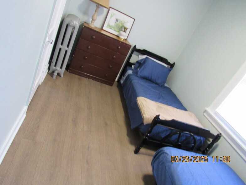 Building Photo - 206 Lake St