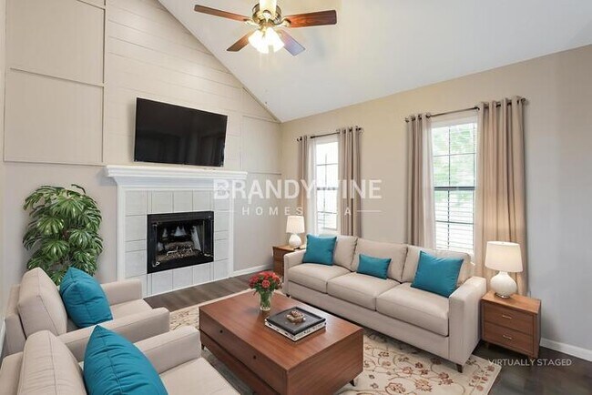 Building Photo - 521 SE Onyx Dr