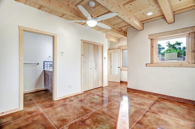 Building Photo - 1020 Ortega Rd NW